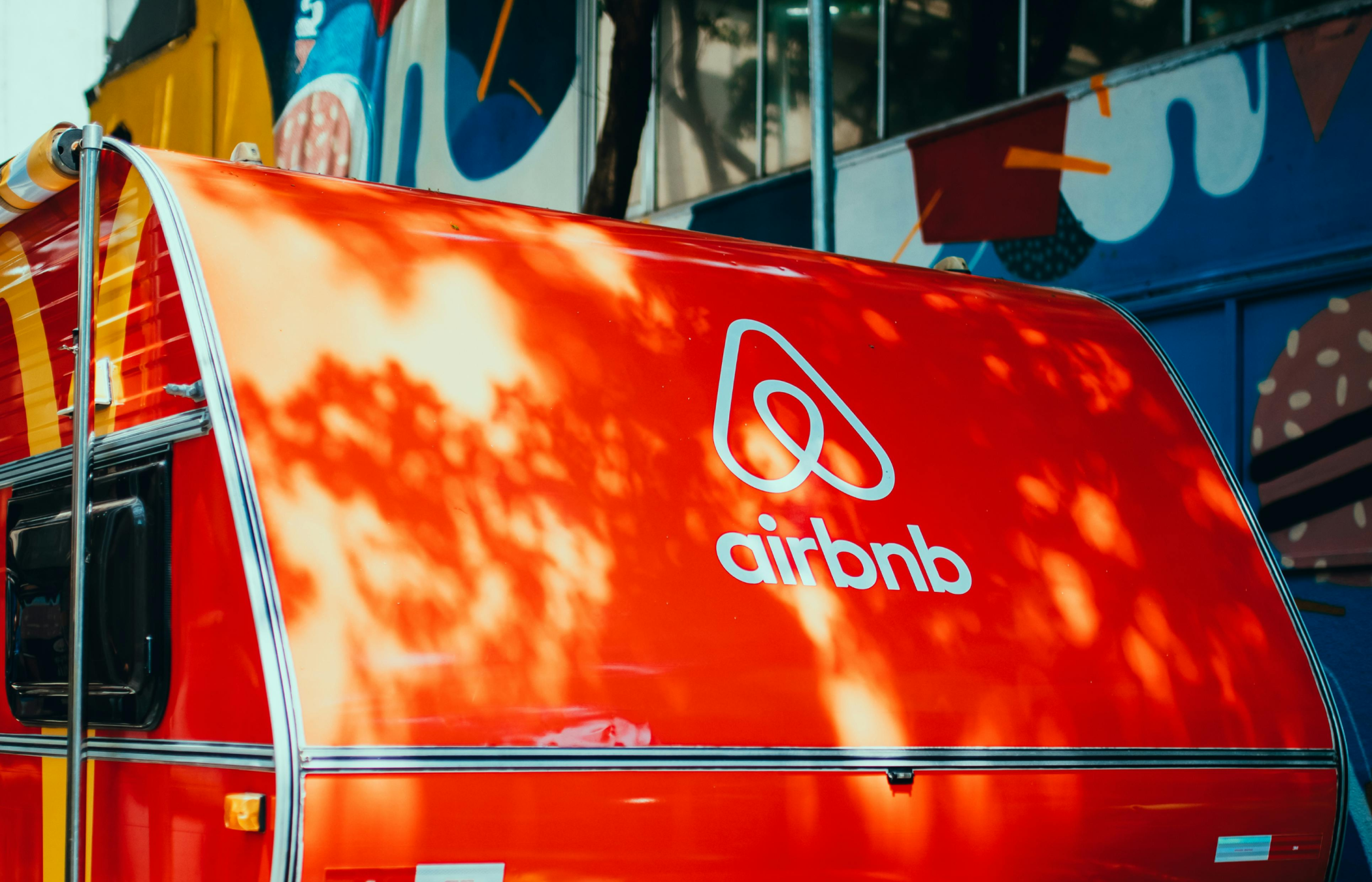 how-to-use-vehicle-wraps-in-multi-channel-brand-campaigns