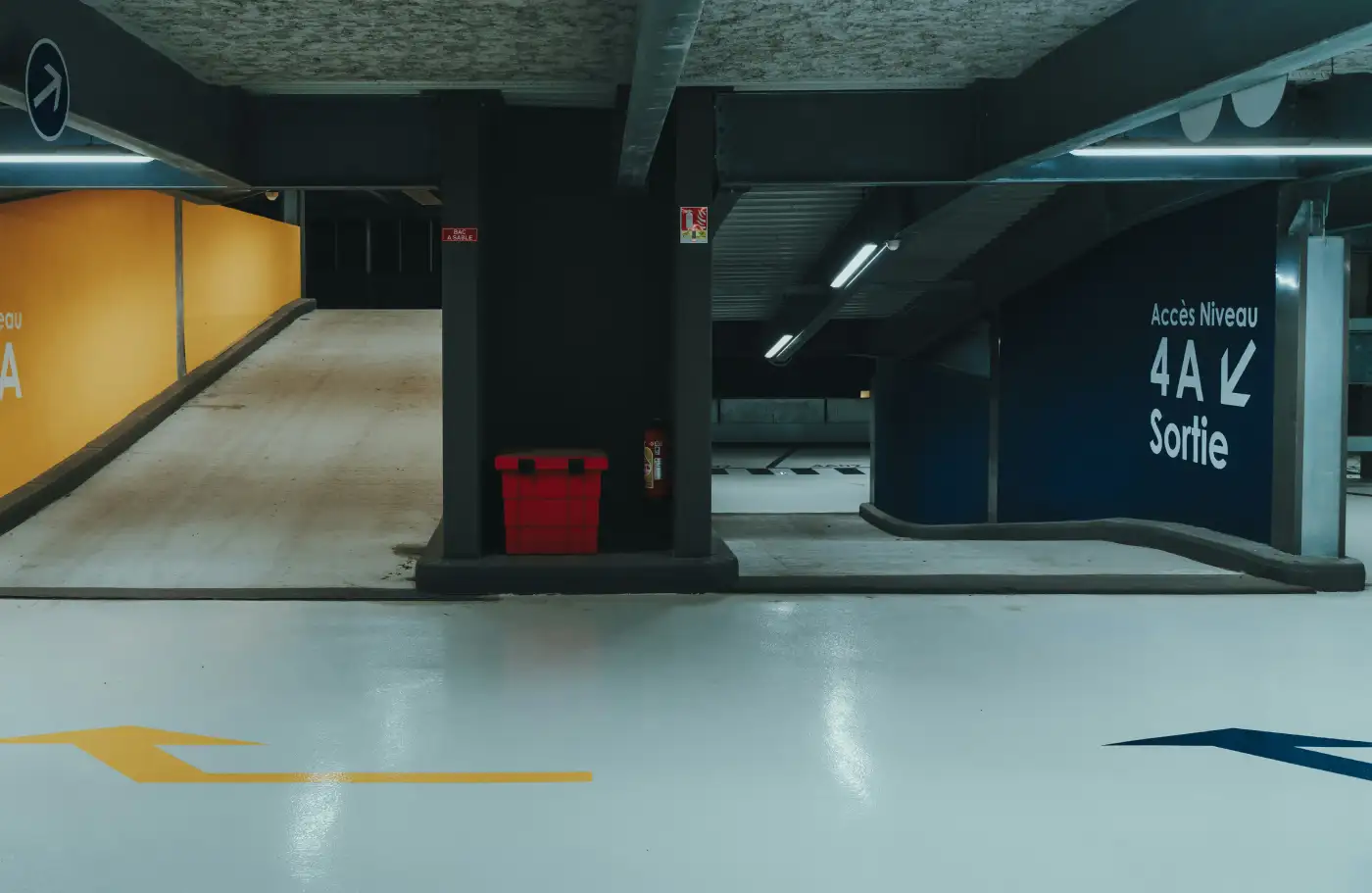 how-floor-graphics-improve-navigation-in-large-commercial-spaces