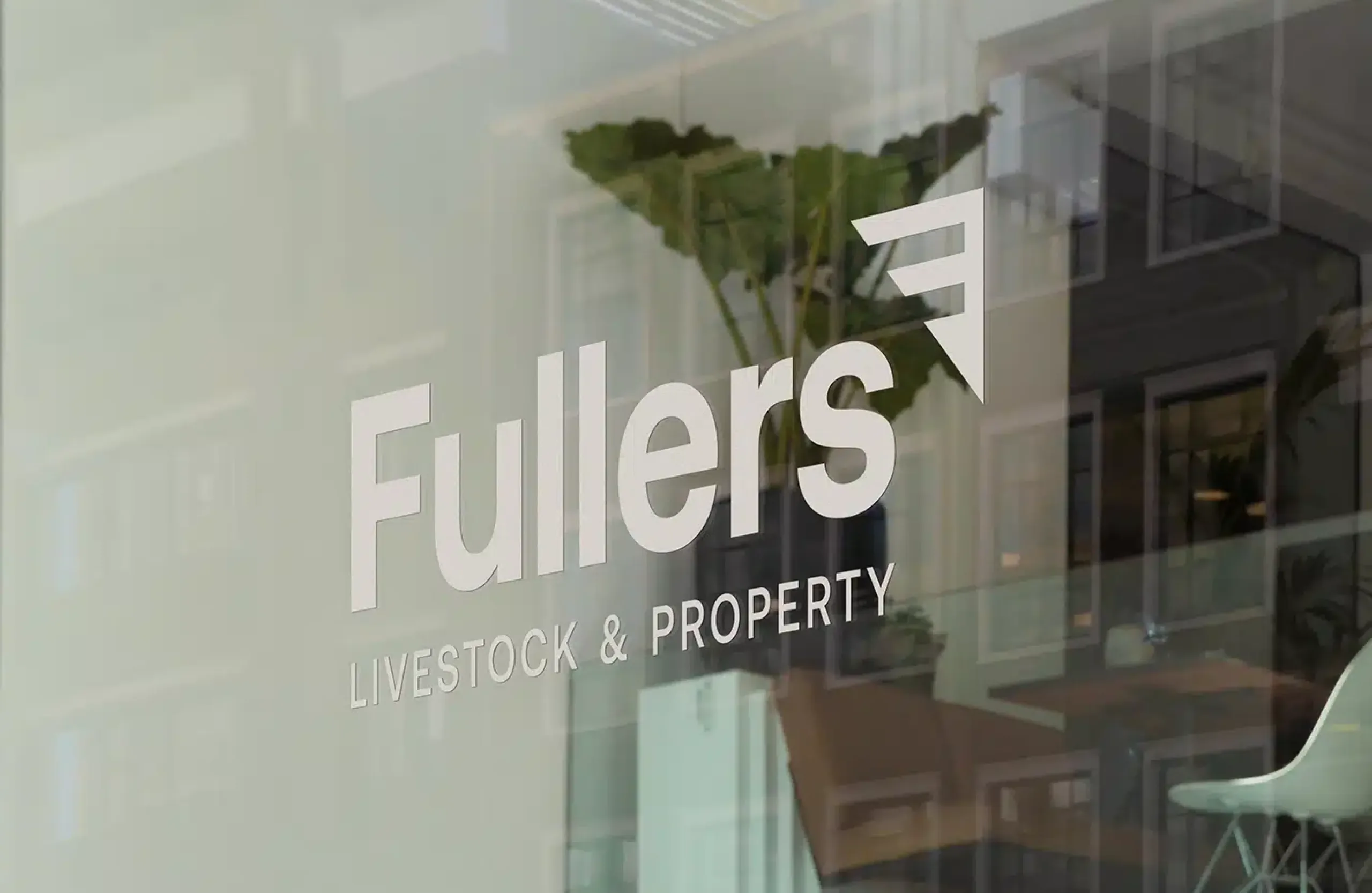 how_consistent_business_cards_strengthen_brand_credibility_4x