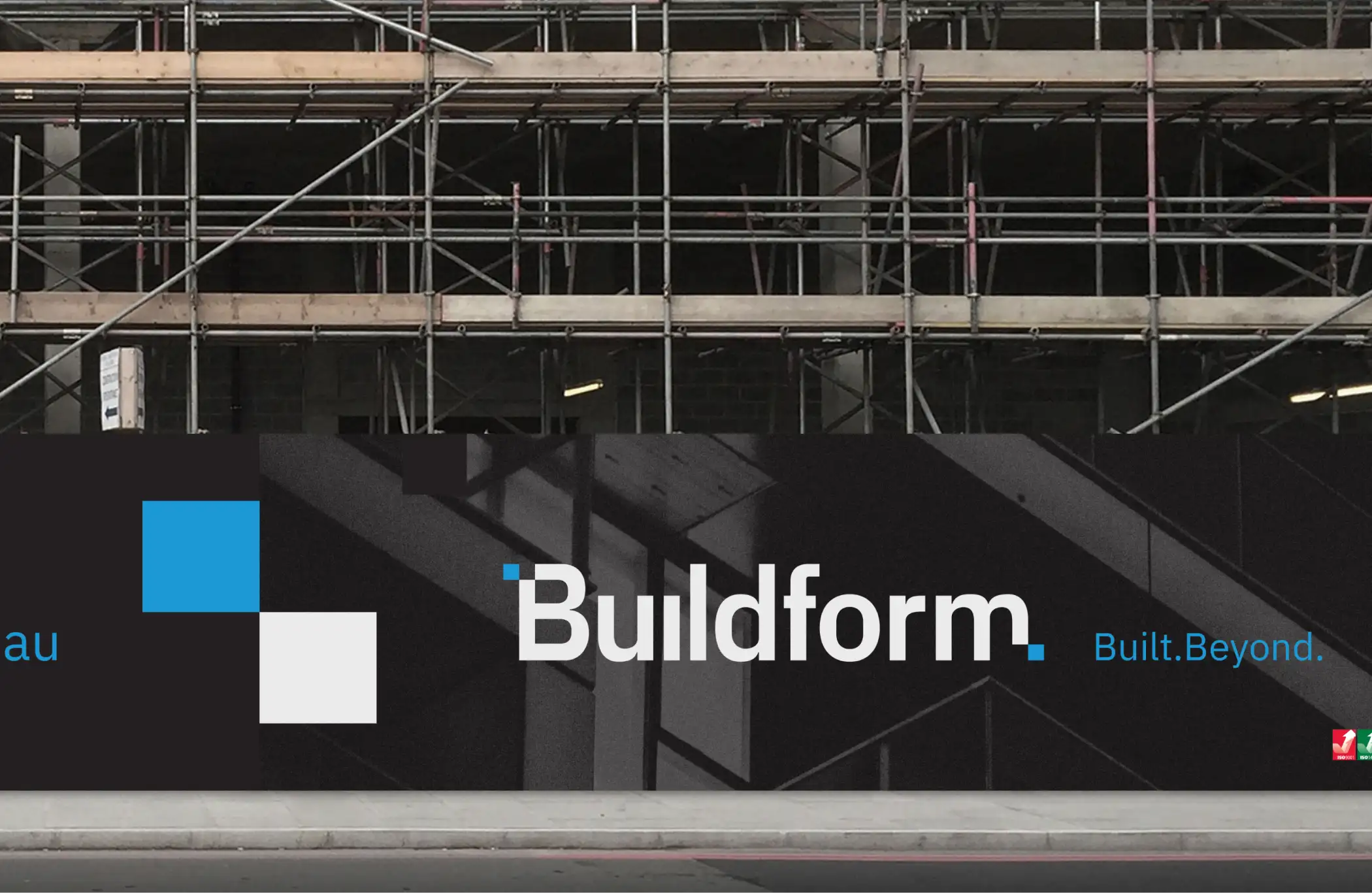 how-signage-amplifies-the-impact-of-your-business-card-marketing