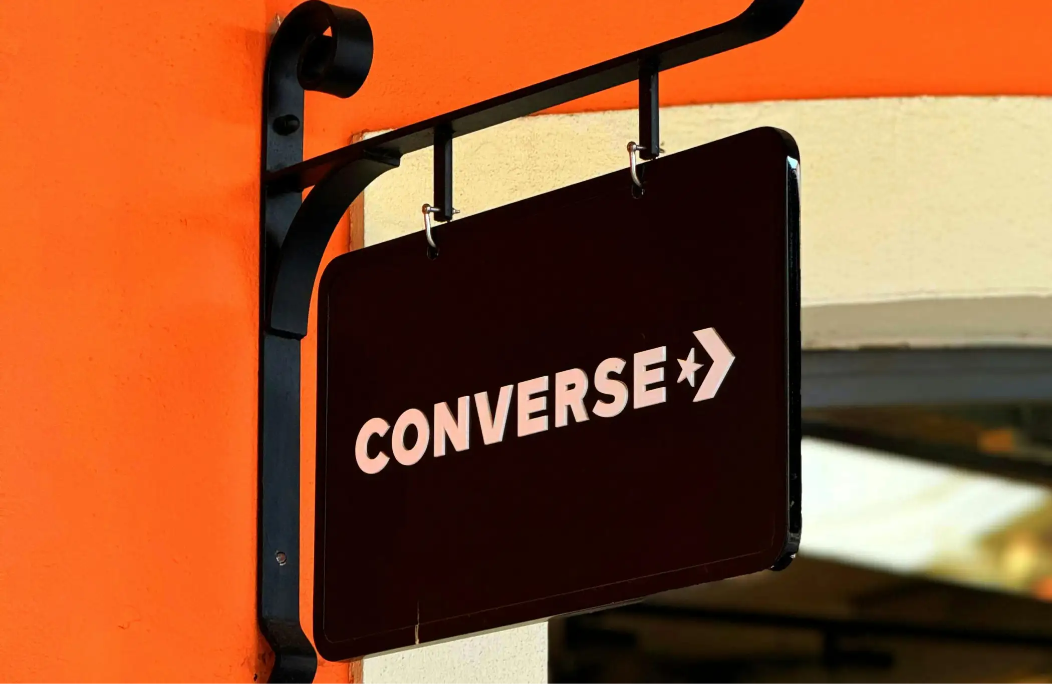 the-benefits-of-custom-creative-signage-for-business-success