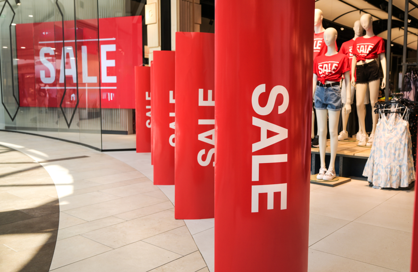 the-psychology-of-discounts-offers-and-calls-to-action-on-promotional-signage